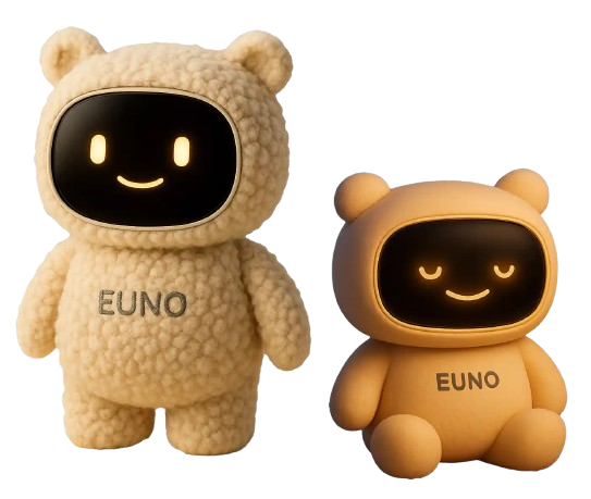 Robot compagnon Euno disponible en deux versions, un modèle en peluche beige debout et un modèle orange assis.